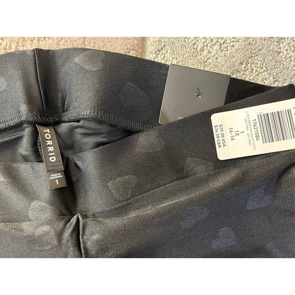 Torrid Shorts Womens 4X Biker Bermuda Heart Print Pull On Stretch Black - Picture 12 of 13